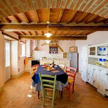 Locazione Turistica Il Torreone Vakantiehuis *